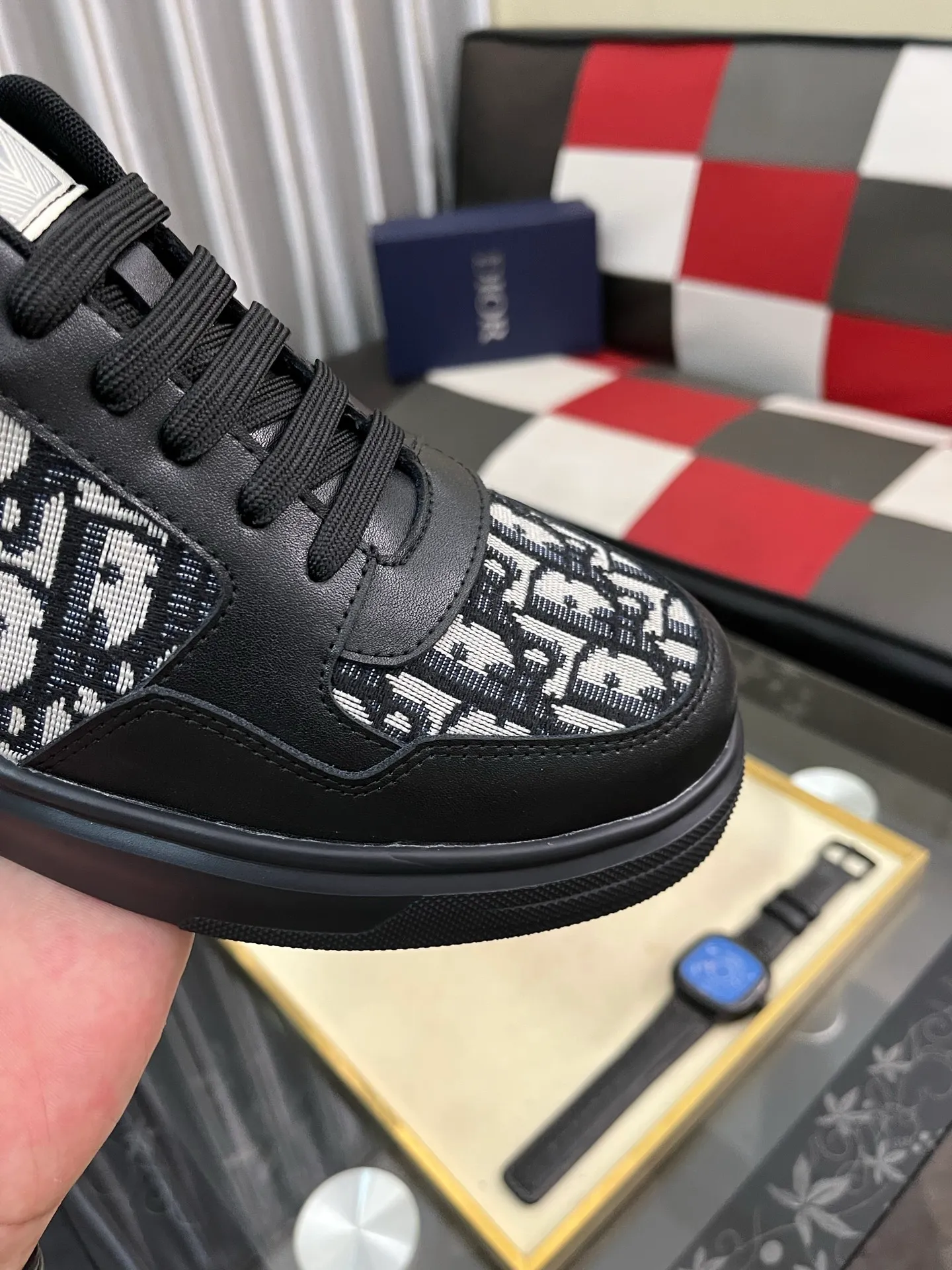 Men's men's shoes 💰420⌚️⌚️Dior unique modern style sneakers. Counter purchasing 🏃casual leather shoes😍😍 original cowhide leather imported from Italy (refuses to discolor and grind feet) soles: original soles specially provided by the original factory, super cool 😍breathable when walking 👍 style design ⚠️ super comfortable and wear-resistant original soles. Just like shooting the real thing 🎬The real thing is better Code number: 38-442️⃣Colors available